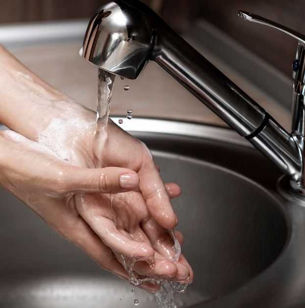 Adoucisseur d’eau : fini le calcaire sur la verrerie