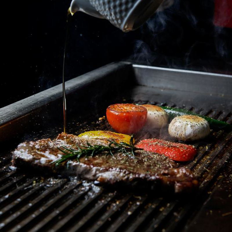 Plancha ou plaque à snacker : quelles différences ?