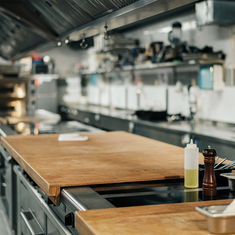 Quelle est la liste de matériel indispensable pour ouvrir un restaurant en 2026 ?